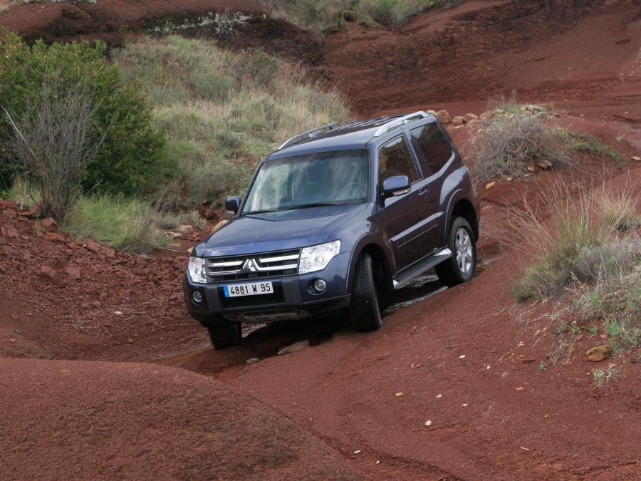  Mitsubishi Pajero 3-Door 2006 года  (фото 9 из 9)